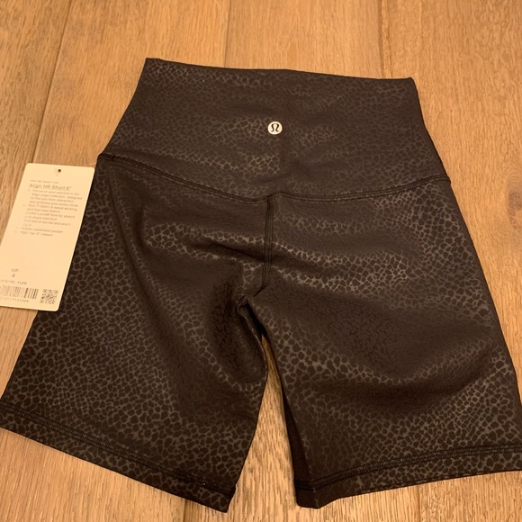 Lululemon Formulate Emboss Black Align Short 6” size 4 - Picture 3 of 3